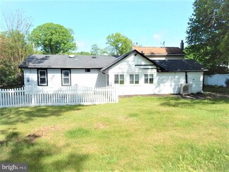 5 Randolph Ave, Hopatcong, NJ 07843