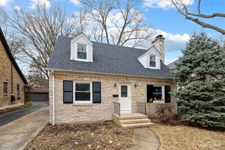 153 S Commonwealth Ave, Aurora, IL 60506