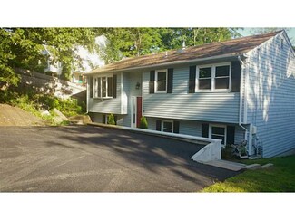 14 Audrey St, Warwick, RI 02886