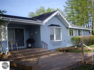 9591 Shellway Dr NW, Rapid City, MI 49676