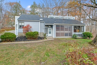 6 Dartmouth Dr, Shelton, CT 06484