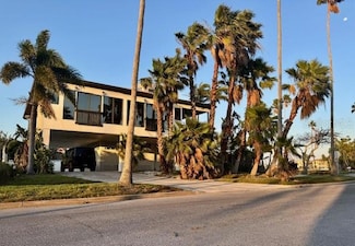 3203 E de Bazan Ave, Saint Pete Beach, FL 33706