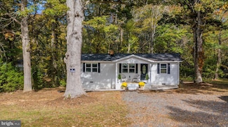 201 Grainery Rd, Montross, VA 22520