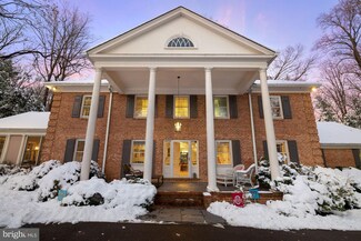 8880 Ashgrove Ln, Vienna, VA 22182