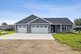 305 Prairie Dr N, Hankinson, ND 58041