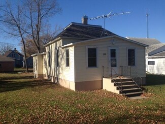 220 S Waterville Ave, Le Center, MN 56057