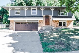 1210 E Euclid Ave, Indianola, IA 50125