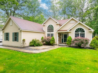 212 Withywindle Way, Tamiment, PA 18371