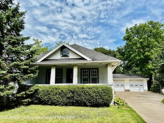 1720 Comfort St, Lansing, MI 48915