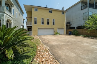 804 Bay Ave, Kemah, TX 77565