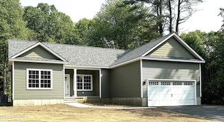 2 Birch Dr, Moreau, NY 12828