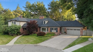 39 Harbor Hill Rd, Grosse Pointe Farms, MI 48236