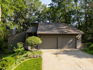 3510 Eastview Dr NE, Grand Rapids, MI 49525