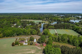654 Kent Point Rd, Kilmarnock, VA 22482