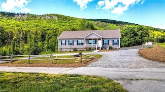 1060 Birdsong Rd, King, NC 27021