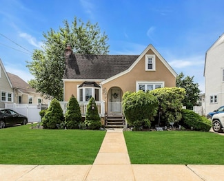 179 Commonwealth Ave, Merrick, NY 11566