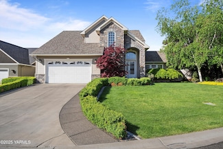8704 Meadow Ln, Yakima, WA 98908