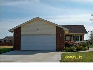 705 S Meadows Dr, Hesston, KS 67062