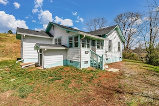 122 Old Nc 63, Leicester, NC 28748