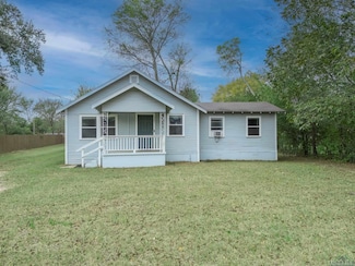 1301 N Walnut St, Gladewater, TX 75647