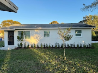 1341 W 32nd St, Riviera Beach, FL 33404
