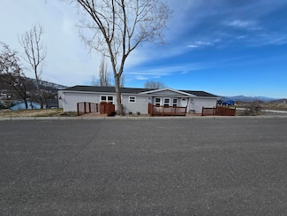 2430 Van Camp St, Klamath Falls, OR 97601
