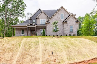1425 Loch Lomond Dr, Summerfield, NC 27358