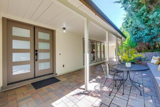320 Dedalera Dr, Portola Valley, CA 94028