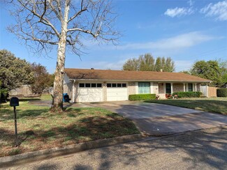 302 Woodlawn Dr, Keene, TX 76059