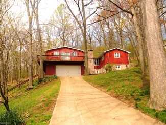 523 W Mohawk Dr, Malvern, OH 44644