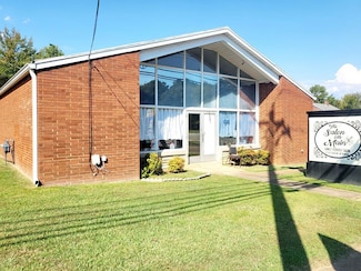 156 W Main St, Camden, TN 38320