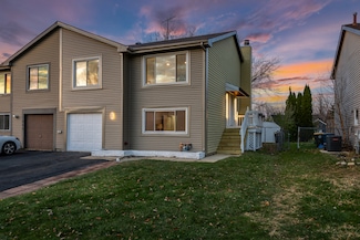 1842 Nautilus Ln, Hanover Park, IL 60133