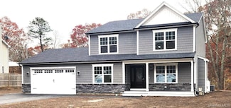 45 Kingsland Ave, Shirley, NY 11967