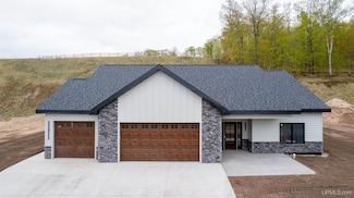 1026 Red Oak Ln, Houghton, MI 49931