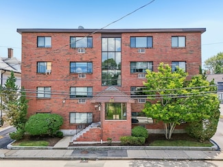41 Walnut St Unit 22, Waltham, MA 02453