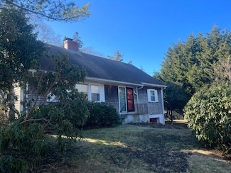 31 Davis St, Vineyard Haven, MA 02568