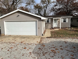 22 Lakeview Dr, Neoga, IL 62447