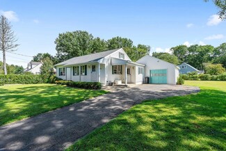21 Wiggand Dr, Glenmont, NY 12077