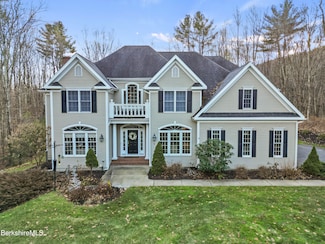 10 Eastbrook Ln, Pittsfield, MA 01201