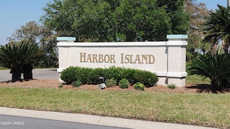 4 Lakeview Ln, Saint Helena Island, SC 29920