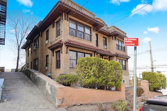 30 Nicholas St, Staten Island, NY 10301