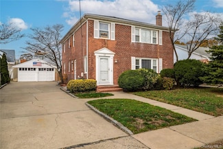 60 Chestnut St Unit 2, Rockville Centre, NY 11570