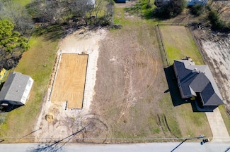 1211 S Rockwall Ave, Terrell, TX 75160