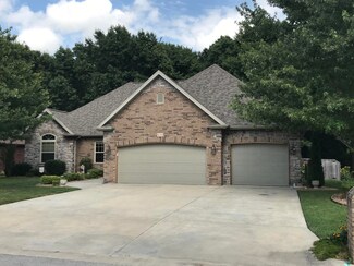 5636 S Winsor Dr, Battlefield, MO 65619