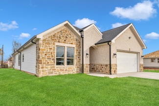 610 Sharon St, Prairie View, TX 77484