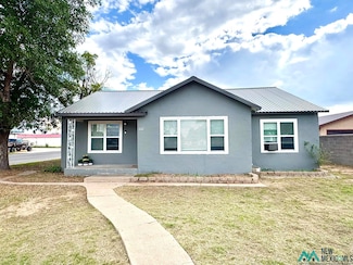 522 E 1st St, Portales, NM 88130
