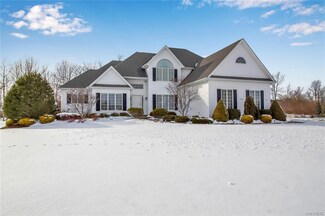 5680 Glen Iris Dr, Clarence Center, NY 14032
