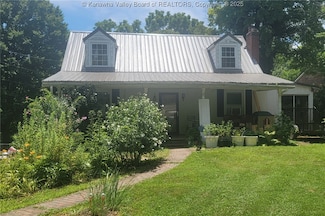 1222 Strawberry Rd, Saint Albans, WV 25177