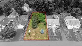 35 Haywood Ln, Hamden, CT 06514