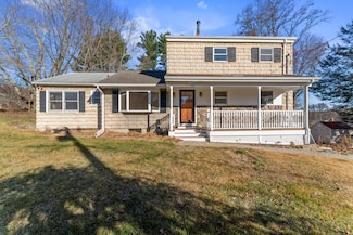 3 Daves Ln, Newtown, CT 06470